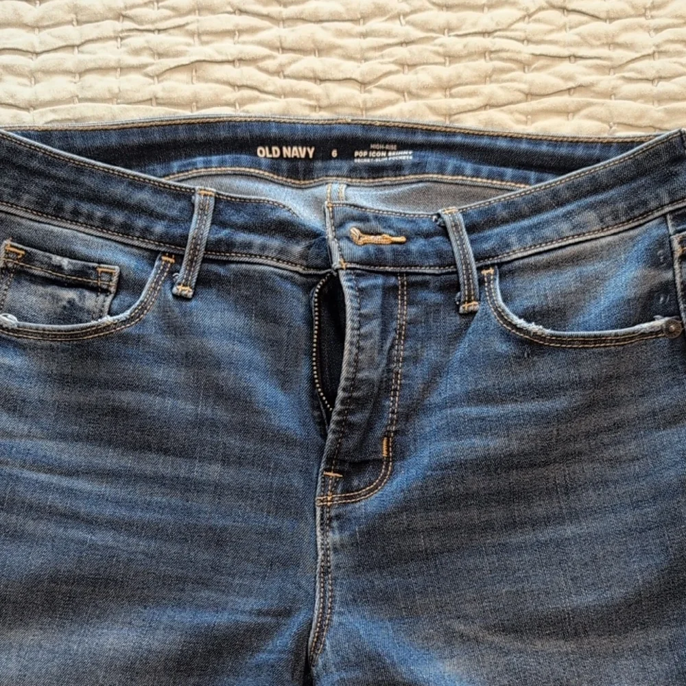 Old Navy Women's Skinny Jeans in Medium Blue - Picture 4 of 6